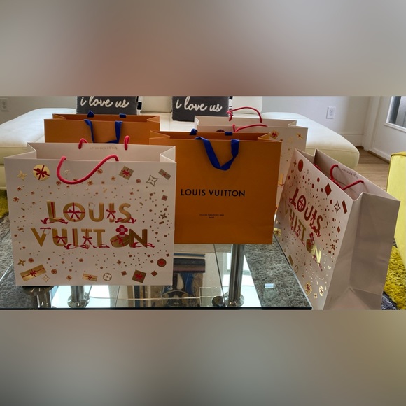 Authentic LV Paper Shopping Bag

Measurements 15.5”x 13.5” x 6.25” - Picture 6 of 12